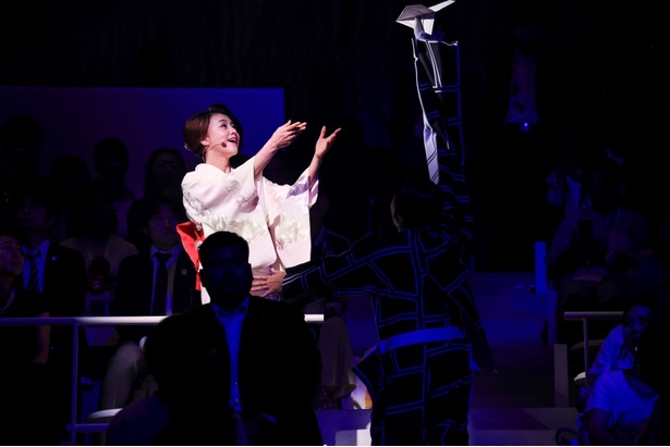 日本政府館の名誉館長である藤原紀香さん