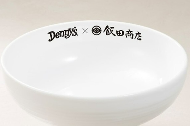 【写真】「Denny’s×飯田商店 ロゴ入りオリジナル丼」