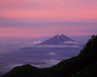 自然を楽しむ達人がオススメする「絶景山歩き」その4　これぞ日本一！山梨・三ツ峠で壮大な富士山に心奪われる