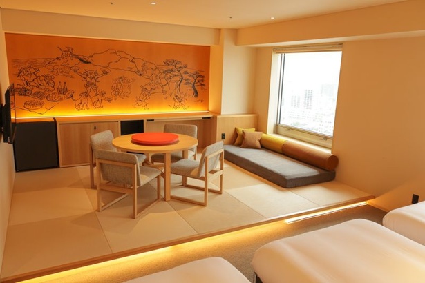 こちらは４人部屋の「うたげスイートルーム」(1泊1名2万2000円～/2名1室利用時、食事なし)。ちなみに同ホテルは愛犬との宿泊も可能(ドッグフレンドリークイーンルーム)