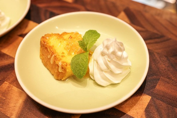 こちらはモーニングビュッフェで注目の「ゆず香るフレンチトースト」。焼き立てを食べられるのがうれしい。ゆずのコンフィチュール×カスタードソースでさわやかな香りとほどよい甘酸っぱさが感じられる