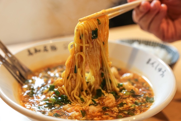 パンチの効いたあんが麺によく絡む。麺を食べ終わったらご飯と一緒に食べれば汁までペロリといけちゃう！
