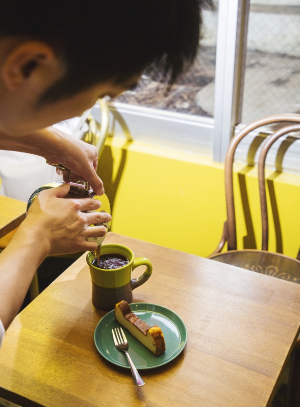 フレンチプレスはコーヒーの油分まで余すことなく抽出し、豆の個性をそのまま味わうことができる