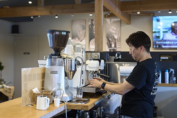 「コーヒーに触れる入口を広げるために、少しでもフックを増やす工夫をしています。ときには、ソフトクリーム目当てに来た方が豆を買って帰られることもありますよ」と梶さん