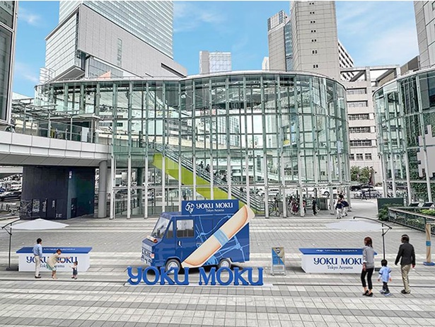 東京・渋谷に、巨大シガールをデザインした「BLUE GIFT TRUCK」が登場！