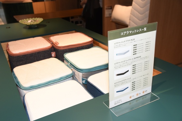 クッションカバーやラグ、スローなどのホームウエアコレクションも販売