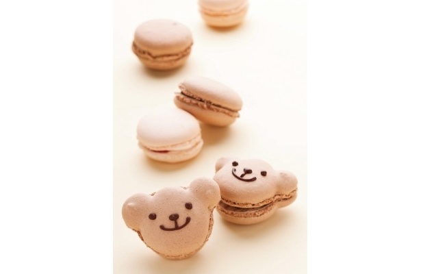 そのほか｢ラズベリー｣(奥左側)や｢ショコラ｣(各200円/2個入り)も販売中