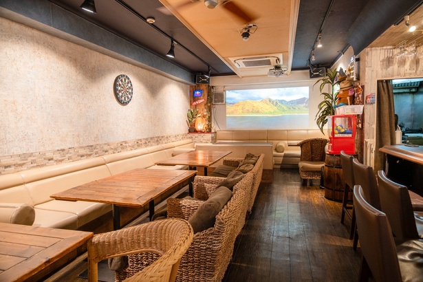 リゾート感あふれる店内