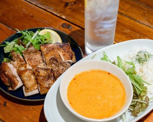 池袋で乾杯！炭火牛タンにスパイス香るジャークチキンなど、お酒も料理も楽しめる人気店を紹介【池袋駅東口・前編】