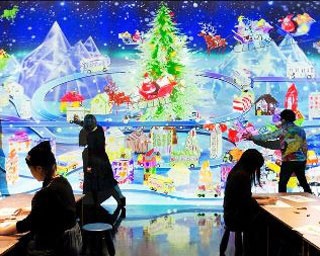 描いたサンタが動き出す！チームラボ“お絵かきクリスマス”がキャナルシティ博多で開催