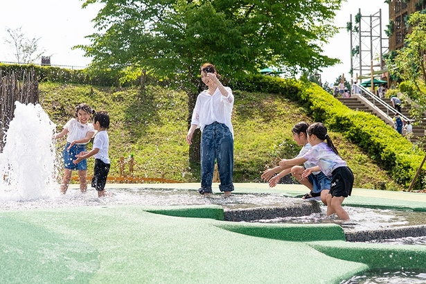「森のせせらぎ」は、足がつかる程度の水量なので、小さなキッズでも安心