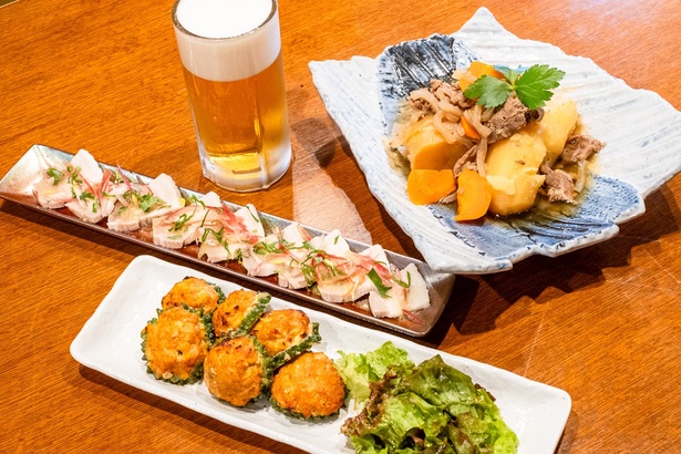 どこか懐かしさも感じられるけれど、スタッフたちのアイデアが詰まったメニューは、味わう価値あり！ジョッキを傾けるピッチもついつい早くなる