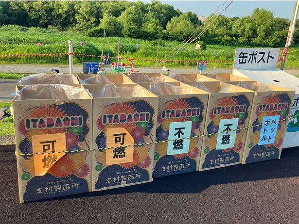 会場内に設置されているゴミ箱。捨てる際にはきちんと分別しよう