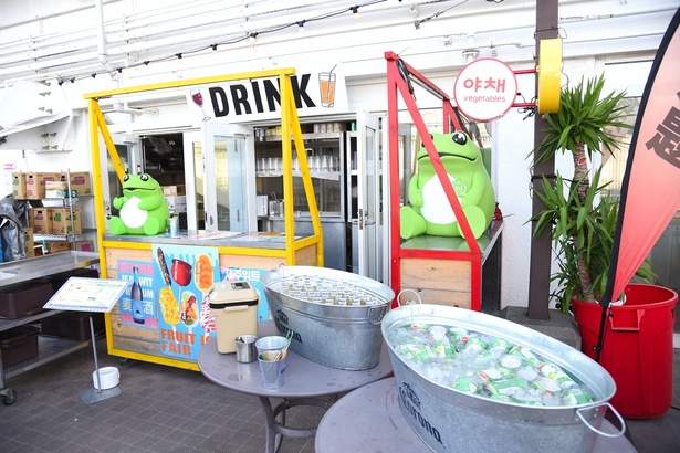 各種ドリンクはこちらのカウンターで注文しよう