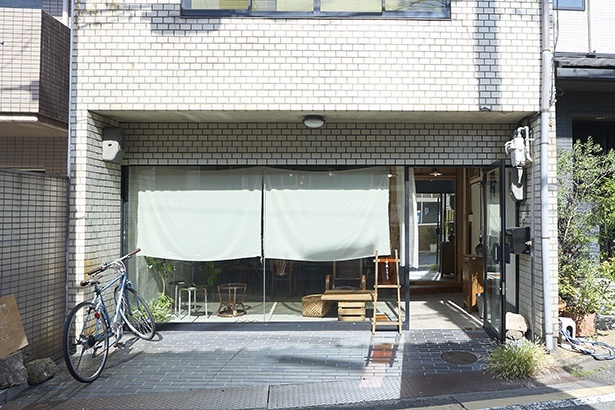 もともとは米穀店だった、長屋の中の一軒を改装