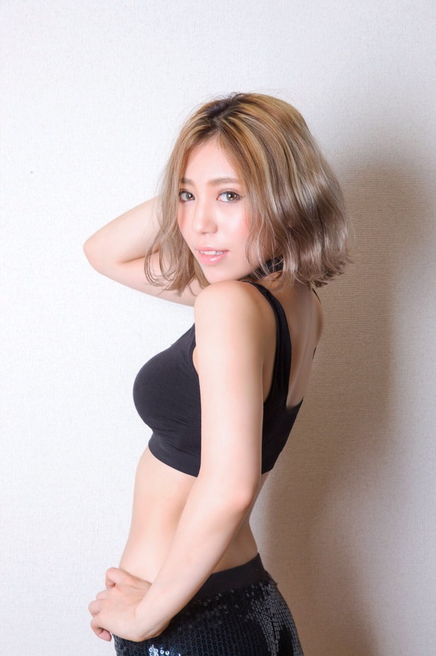 木曜を除く平日の夜には人気DJが会場を盛り上げる/DJ ma-mi