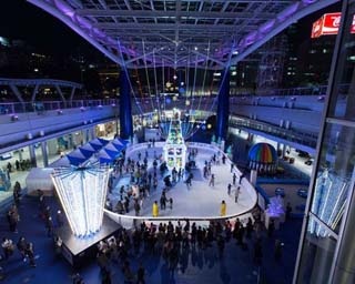 今年もオアシス21に“氷じゃないスケートリンク“が登場！地元出身アイドルたちも会場を盛り上げる