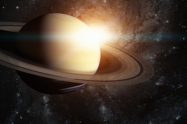 知ってる？水に浮かぶくらい軽い「土星」のこと （C）NASA／PIXTA