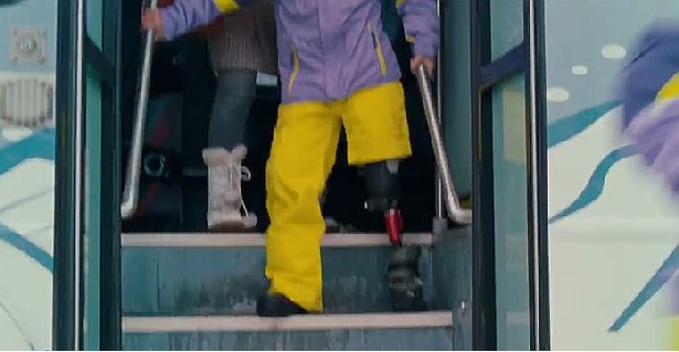義足の少年がスキー場へ