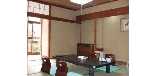 「露天風呂から長瀞渓谷を望む宿　養浩亭」では、日帰りでも、長瀞の四季をお部屋から　4月には桜のお花見が可能。（じゃらんnet）