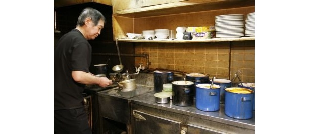 激化ラテンとしても有名なカレー店｢印度屋｣。不通の辛さで1〜10倍。もっとも辛い60倍にはご注意を！