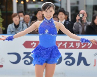 本田望結がつるんつるんで華麗に舞う！梅田に今年もスケートリンクが登場