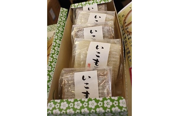 鹿児島の人気土産｢いこ餅｣(5個750円)。お餅をゆっくり長時間蒸していて、やわらか。このまま食べられる