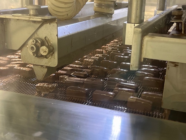 たっぷりのチョコレートで全体をまんべんなくコーティング