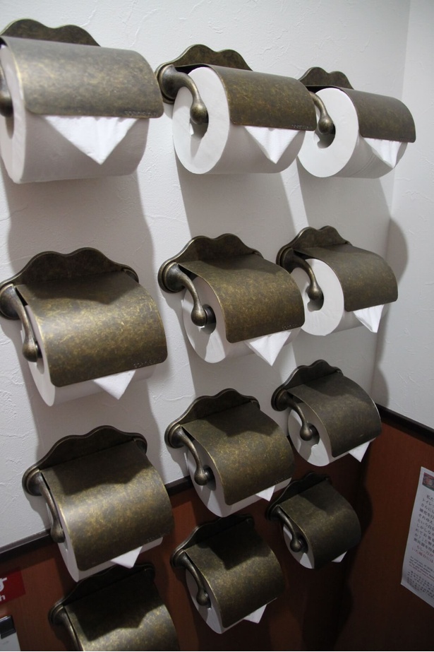 一蘭名物のトイレットペーパー。紙を切らさない心配りが