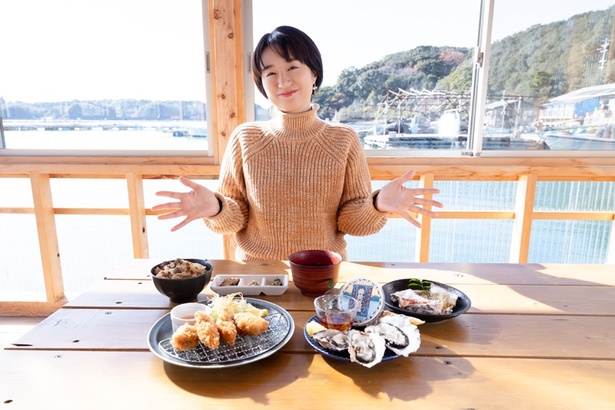 海上のいかだ席は日当たりよく、眺めも抜群。「過去には両親と訪れたこともあります」(ちぬ子)