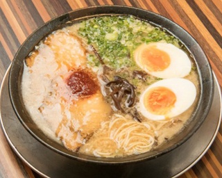 【福岡】辛味ダレが顔の濃厚豚骨！駅からすぐの「らーめん林家 二日市店」