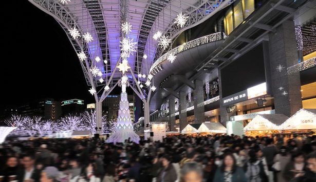 Jr博多駅がヨーロッパの香りに包まれる まばゆい光の中で クリスマスマーケット 開催中 ウォーカープラス