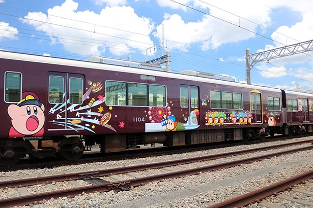 内覧会で披露された宝塚線のラッピングの車体