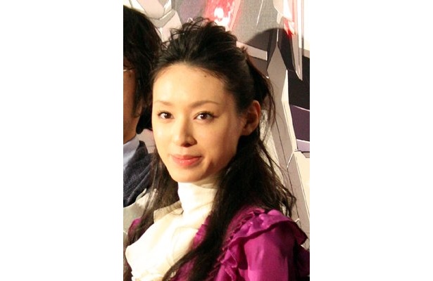 「CHiAKi KURiYAMA」として歌手デビューを果たした女優の栗山千明さん。デビュー曲「流星のナミダ」は「機動戦士 ガンダムUC」第1話主題歌に