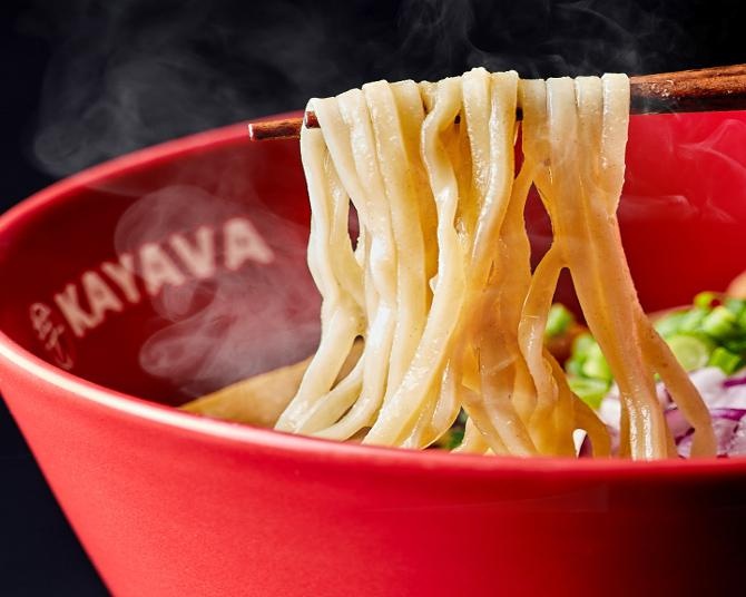 「ほっともっと」の姉妹ブランド！シアトルにオープンしたラーメン店「KAYAVA.」の日本1号店が茅場町にオープン
