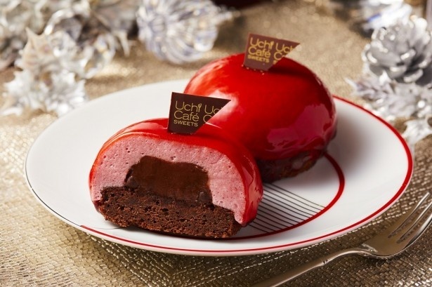 【写真を見る】昨年好評だった「赤いクリスマスケーキ(ベリームース＆チョコレートガナッシュ)」