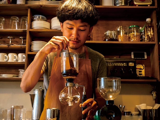 自家焙煎のコーヒーは中国・雲南省の無農薬栽培豆が中心/菊しんコーヒー