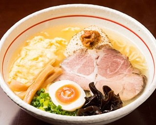【茨城】一杯で締めまで楽しめちゃう。塩ラーメンに盛られた驚きの具とは!?