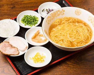 【茨城】まずはスープと麺だけを味わえ！ 敏腕ラーメンプロデューサーの“本気”が詰まった高級鶏醤油ラーメン