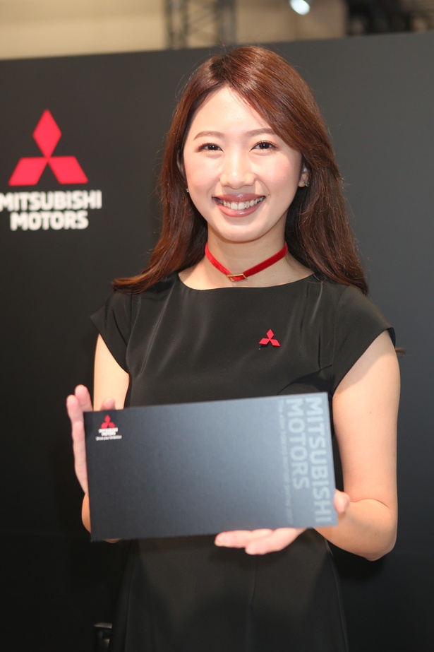 「三菱」のブースで見つけた美人コンパニオン