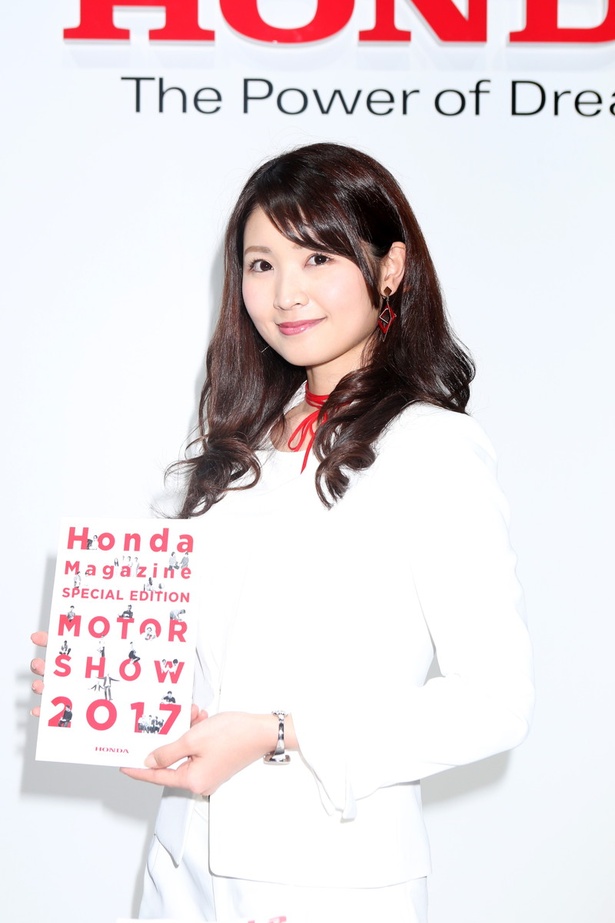 「ホンダ」のブースで見つけた美人コンパニオン