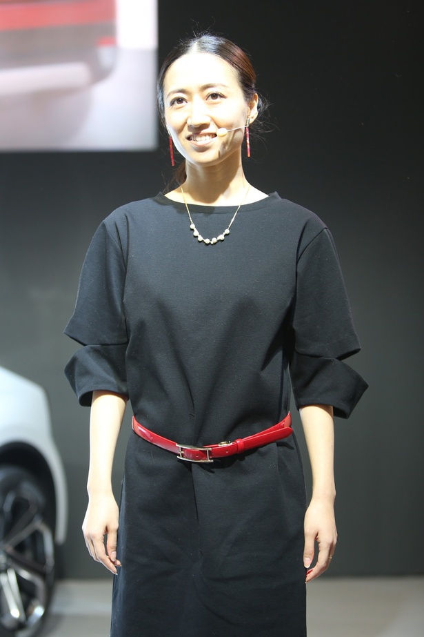 「三菱」のブースで見つけた美人コンパニオン
