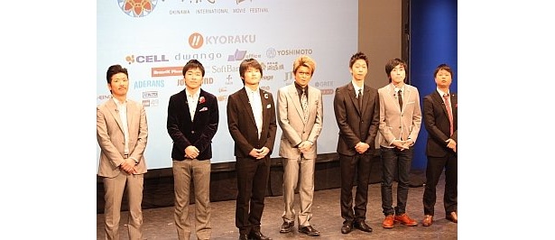 哀川さんが違和感なく混じっているのがスゴい！