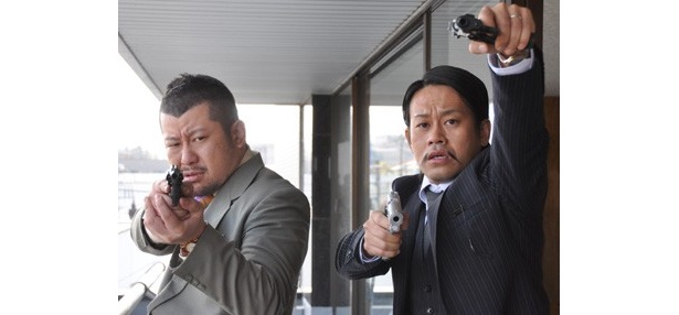 世界のナベアツが初監督を務め、かつ宮川大輔、ケンドーコバヤシ出演のコメディー映画『さらば愛しの大統領』（10）