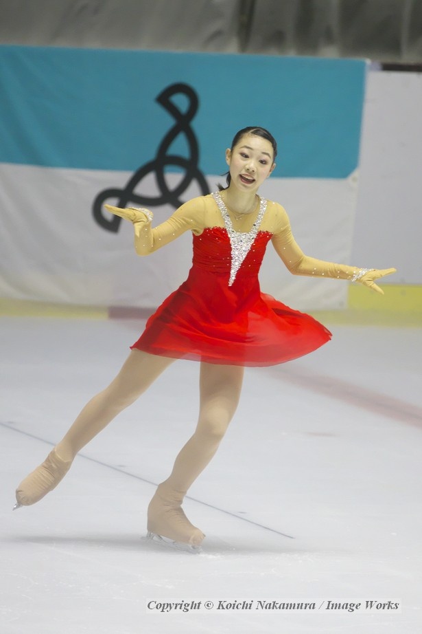 荒木菜那、西日本ジュニア選手権でのショートプログラムの演技