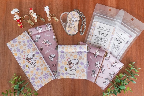 「バッグキークリップ」(3740円)、「バッグミニキークリップ」(各1980円)、「ライト付き刺繍ルーペ」(4180円)、「王様の曇り止め」(各1980円)、「スリムキャンディーポーチ」(各1980円)、「キャンディーポーチ」(各1650円)