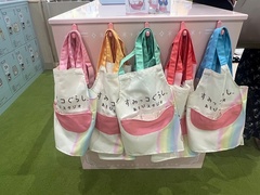 受付で好きなカラーのエプロンを借りよう