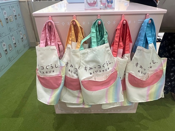 受付で好きなカラーのエプロンを借りよう