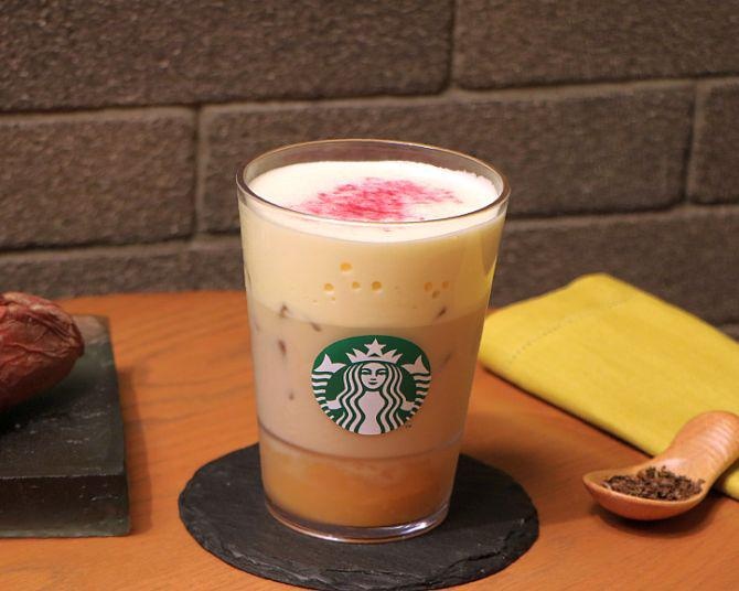 【スタバ新作】ムースがふわふわもっちり！秋の新感覚ビバレッジ「ほうじ茶香る 焼き芋 ムース ティー ラテ」登場