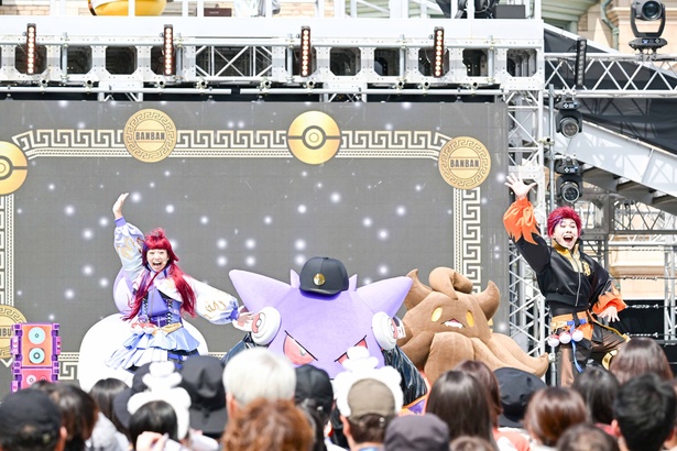 どちらの曲がかけられるか、ダンスで勝負！
